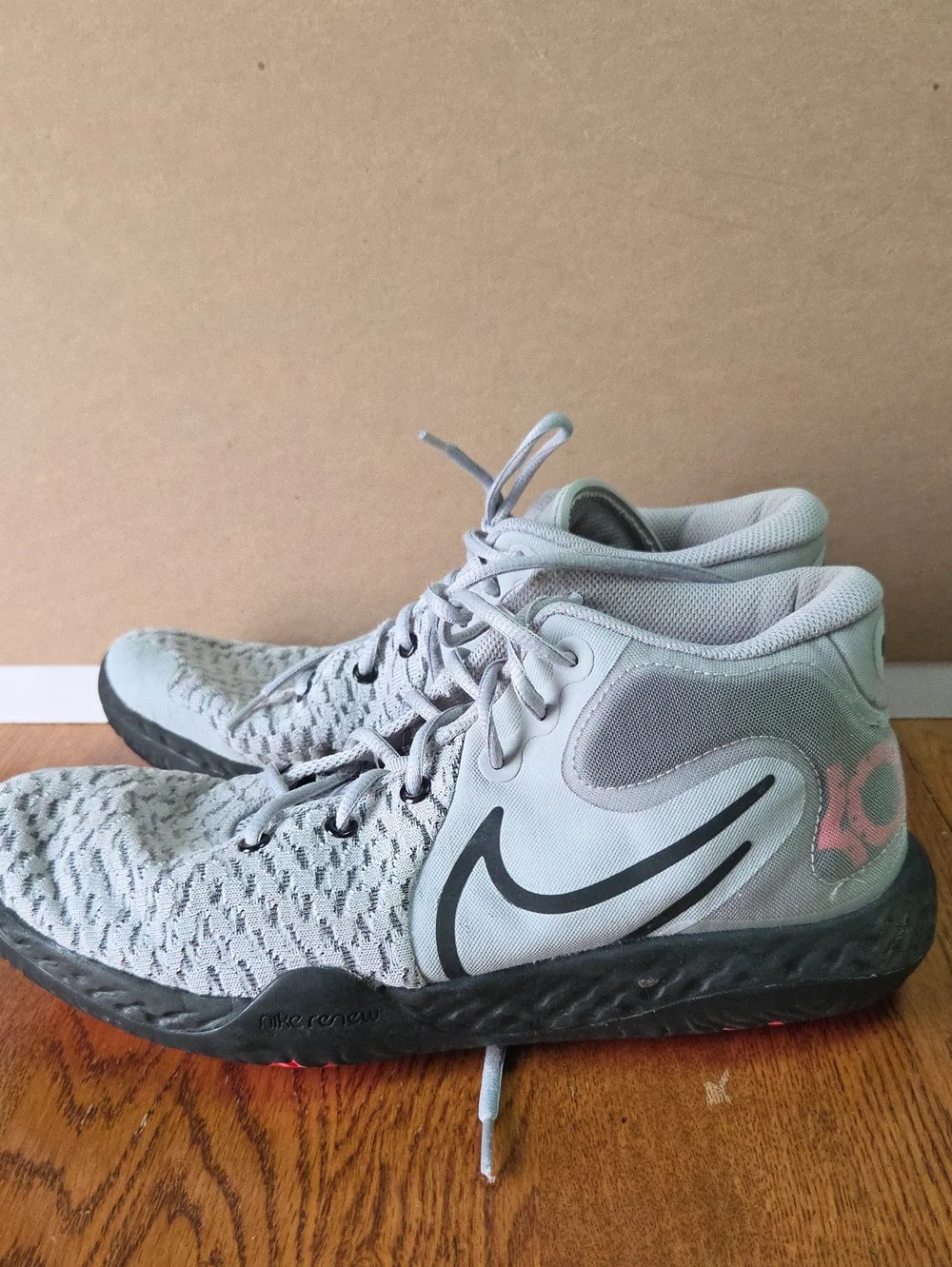 Nike KD Trey 5 VIII 2020 Size 11 basketball shoes